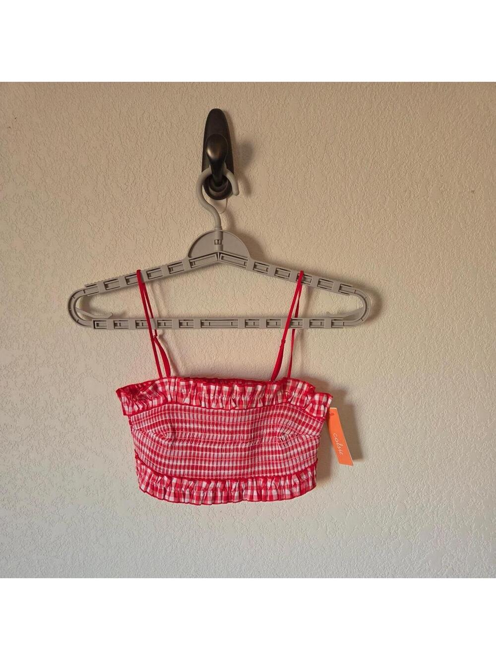 Colsie Women's Red and White Crop-top